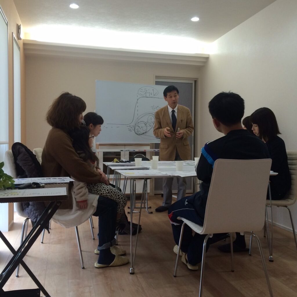 森川講師セミナー中のイメージ